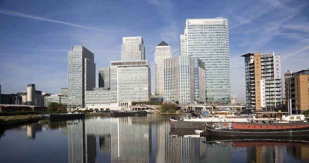 Wieżowce biurowe w Canary Wharf, głównej dzielnicy finansowej w Londynie /&copy;123RF/PICSEL