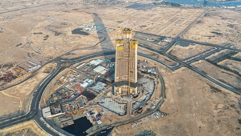 Wieżowiec Jeddah Tower w Arabii Saudyjskiej osiągnął 394 metry. Do 2028 roku ma przekroczyć 1 000 metrów, stając się najwyższym budynkiem na świecie /Shutterstock