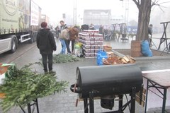 Wigilia dla bezdomnych i potrzebujących na Rynku Głównym w Krakowie