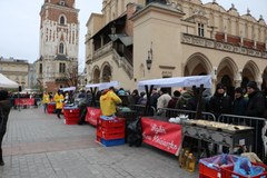 Wigilia dla bezdomnych i potrzebujących na Rynku Głównym w Krakowie