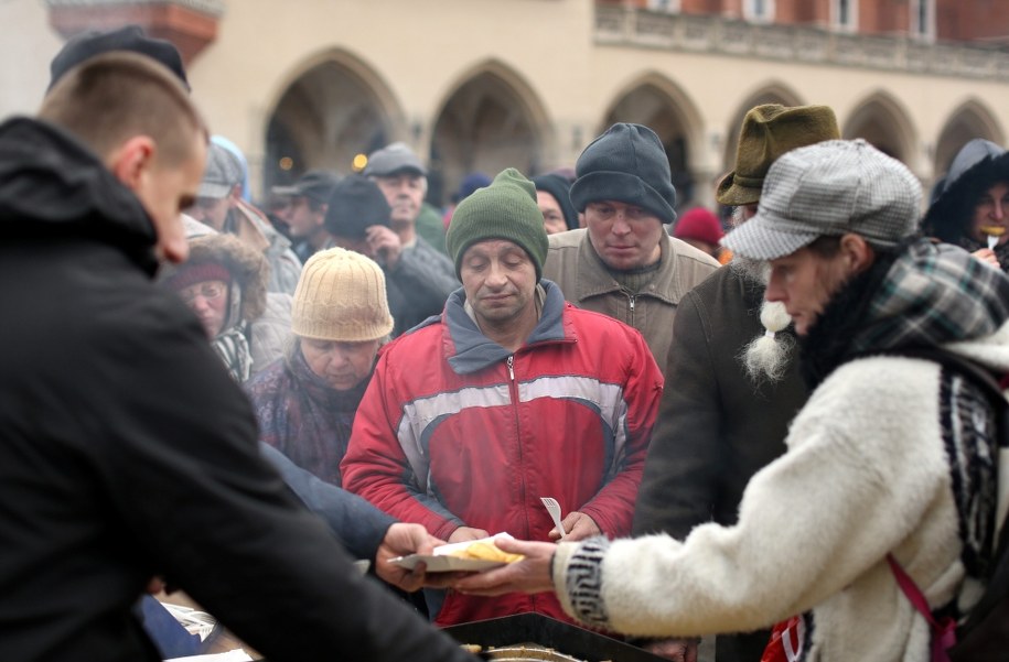 Wigilia na krakowskim Rynku /Stanisław Rozpędzik /PAP