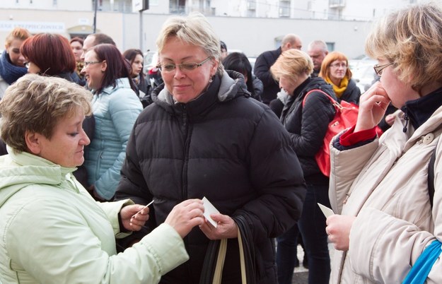 Wigilijne spotkanie protestujących przed siedzibą NFZ-tu w Katowicach / 	Andrzej Grygiel    /PAP