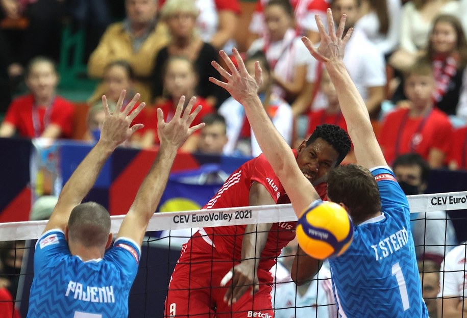 Wilfredo Leon w ataku w meczu Polska - Słowenia /Andrzej  Grygiel /PAP