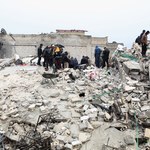 Wilk: Leżącym pod gruzami w Turcji i Syrii grozi hipotermia 