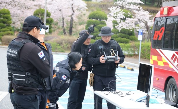 Wilk uciekł z zoo i krąży po mieście. Zbiega szukają setki osób