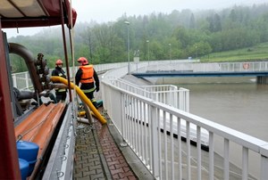 Wilkowice: Poziom wody w zbiorniku retencyjnym spadł o pół metra