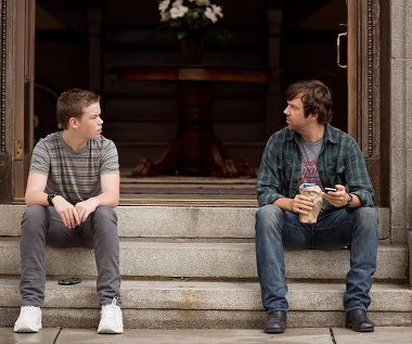 Will Poulter i Jason Sudeikis w scenie z filmu "Millerowie"