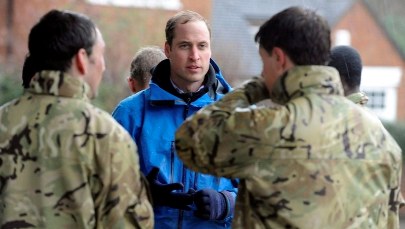 William i Harry pomagają w walce z powodzią