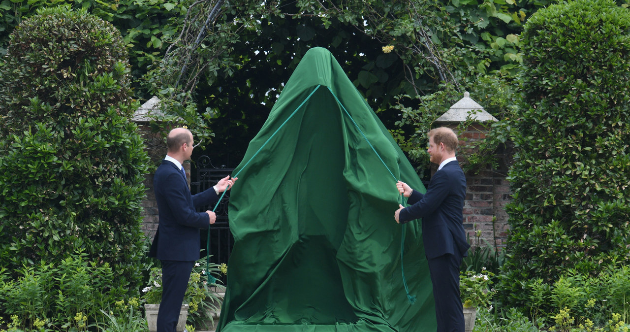 William i Harry wspólnie odsłonili pomnik lady Diany /Getty Images