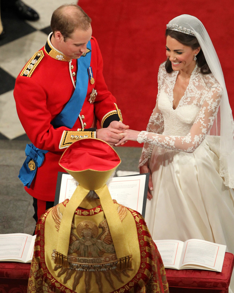 William wręcza obrączkę Kate /- /Getty Images