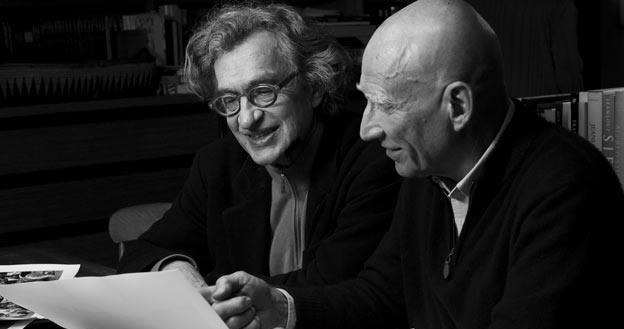 Wim Wenders z bohaterem "Soli ziemi" - fotografem Sebastiao Salgado /materiały prasowe