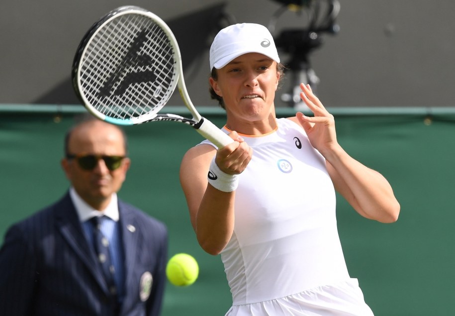 Wimbledon 2021. Iga Świątek podczas meczu /FACUNDO ARRIZABALAGA /PAP/EPA