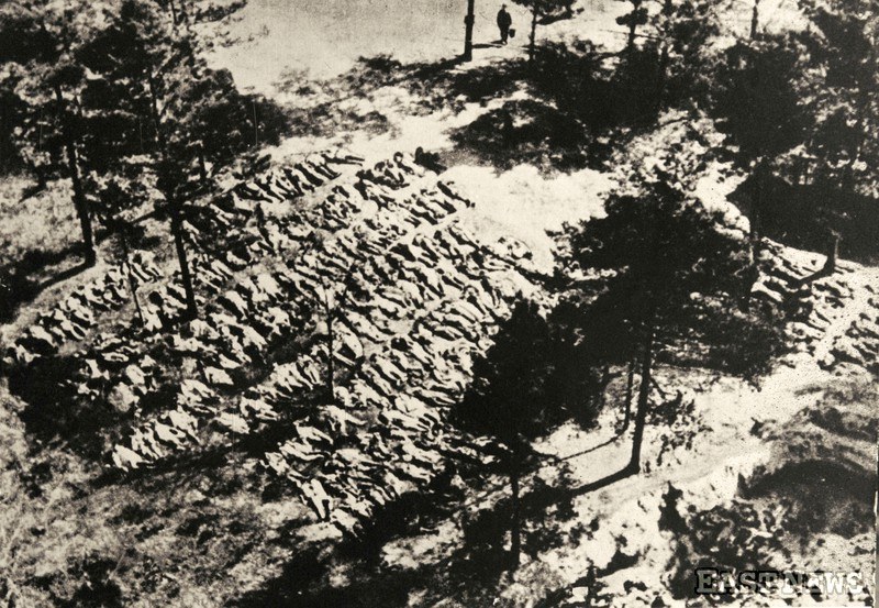 Wincenty Wołk został zamordowany w Katyniu. Na zdjęciu widok ogólny "dołów śmierci" (1943 r.) /Laski Diffusion /East News