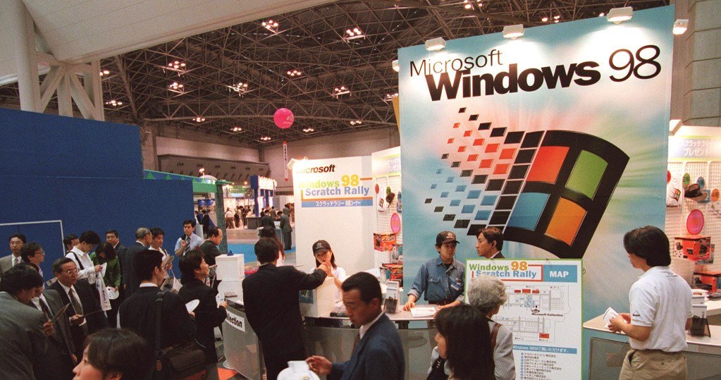 Windows 98 był krokiem milowym dla firmy /AFP
