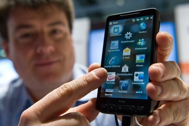 Windows Mobile 6.5 - na nową wersję poczekamy. Czy powalczy z Android 3.0? /AFP