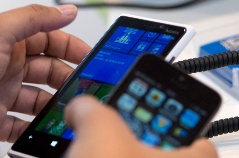 Windows Phone 8 nie cieszy się dużym zainteresowaniem producentów smartfonów /AFP