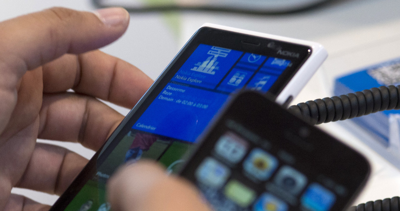 Windows Phone 8 nie cieszy się dużym zainteresowaniem producentów smartfonów /AFP