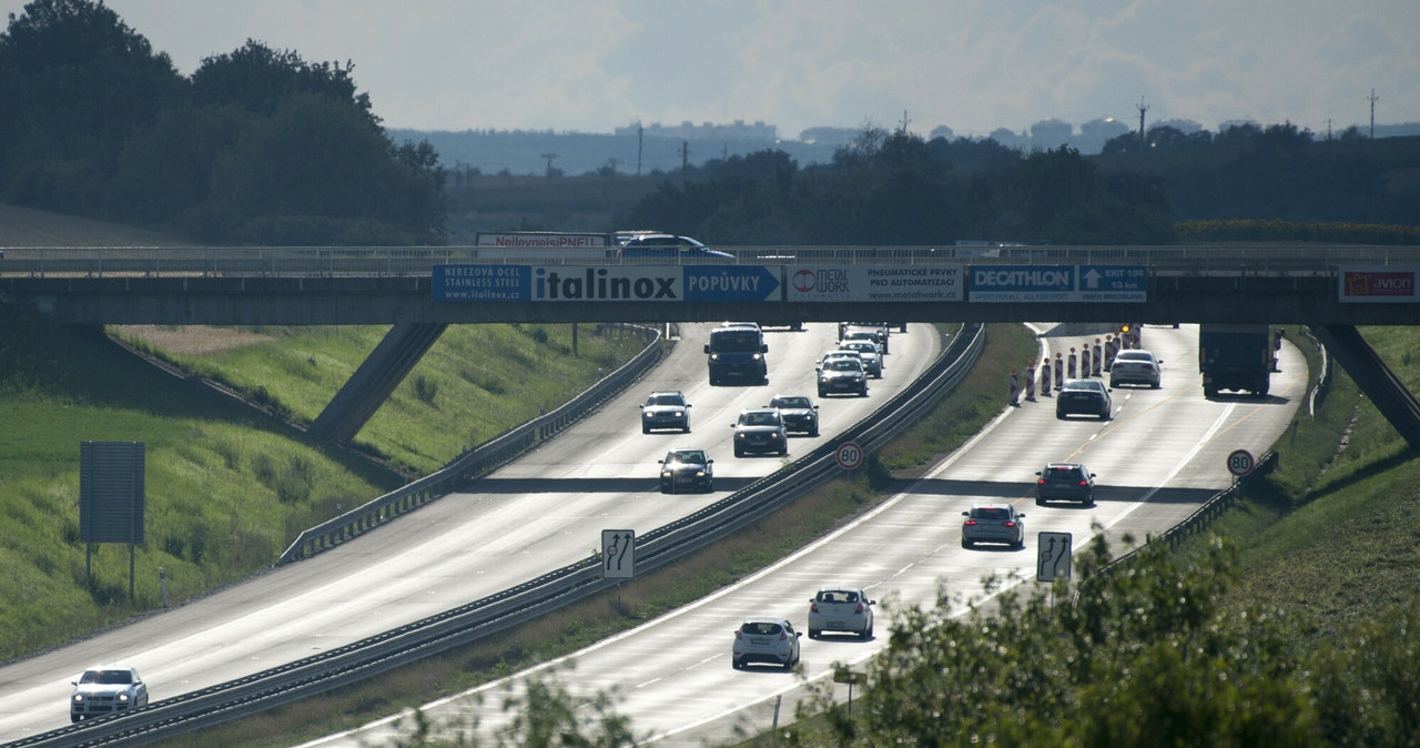 Winiety na autostradach i drogach ekspresowych w Słowacji są obowiązkowe. Można je kupić online. W 2023 roku są nowe ceny. / WOJCIECH STROZYK/REPORTER  /East News