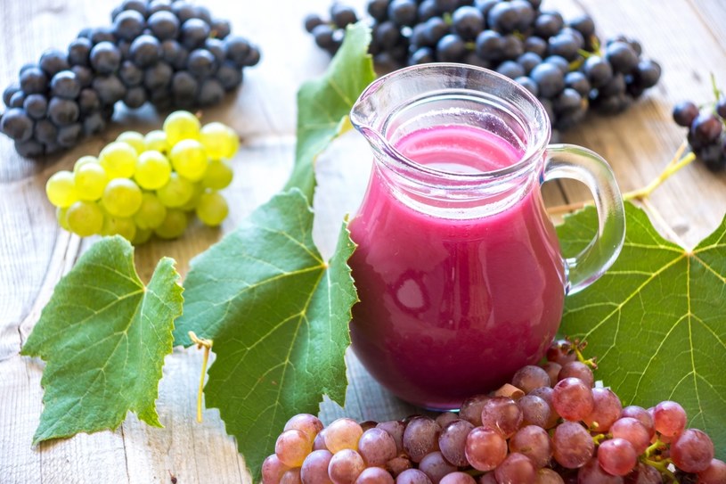 Winogrona nazywane są boskim owocem, ponieważ mają działanie zatrzymujące procesy starzenia. /123RF/PICSEL