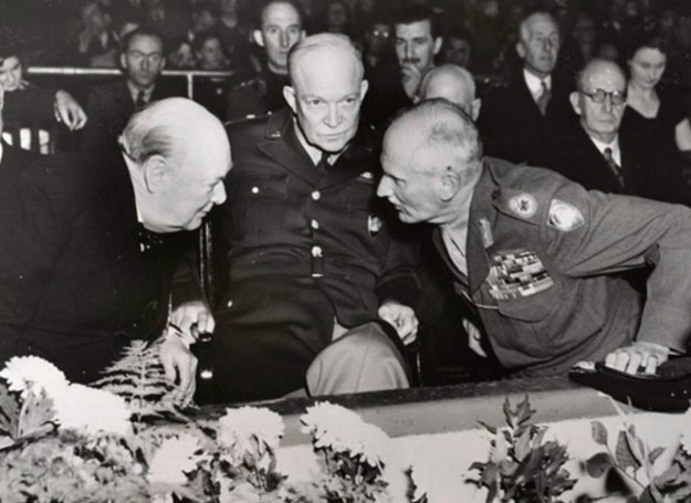 Winston Churchill i gen. Dwight Eisenhower w czasach II wojny światowej /- /MWMedia