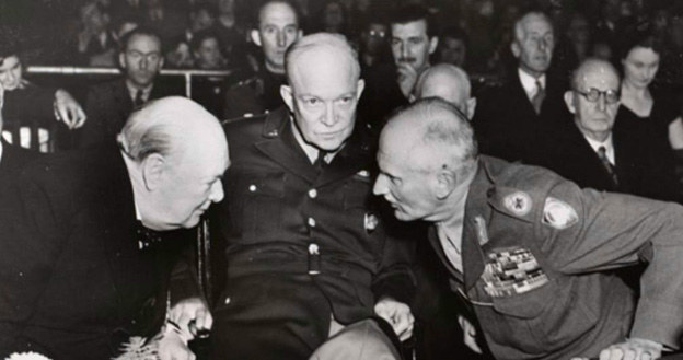 Winston Churchill i gen. Dwight Eisenhower w czasach II wojny światowej /- /MWMedia