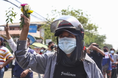 „Wiosenna rewolucja”, „Musimy wygrać”. Znów tysiące osób na protestach w Mjanmie 