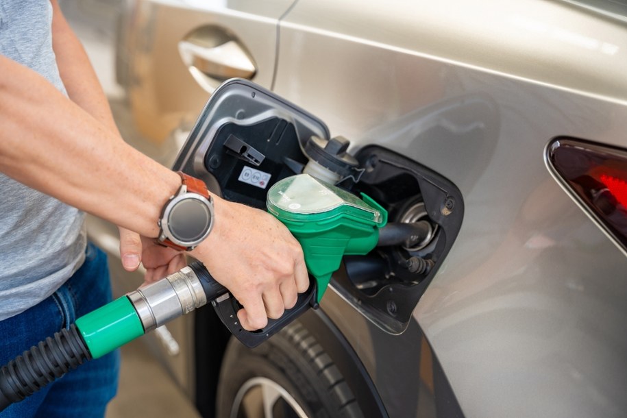 Wiosenne rabaty na stacjach paliw. Jak skorzystać z promocji?