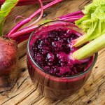 Wiosenny koktajl z botwiny. Roślinny sposób na detoks i potężną dawkę żelaza