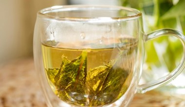 Wiosenny napar pij przy spadku energii. Do tego zahamuje wypadanie włosów