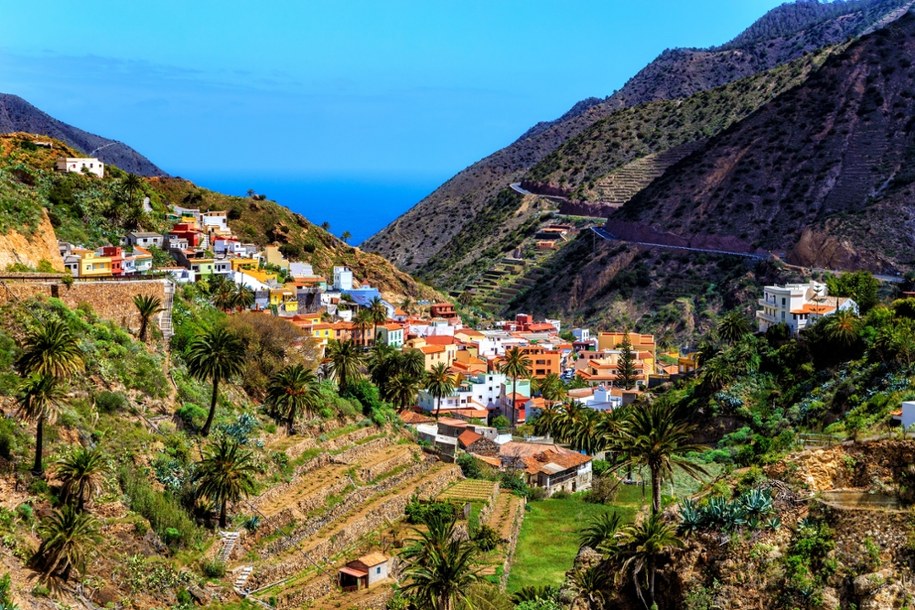 Wioska Vallehermoso na wyspie La Gomera /Shutterstock
