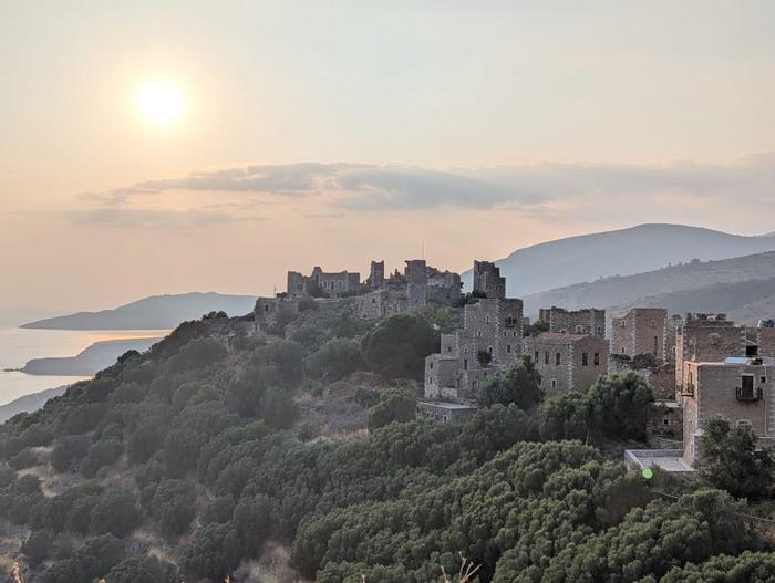 Wioska Vatheia na półwyspie Mani /Fot. Leonidas-Romanos Davranoglou. /Materiały prasowe