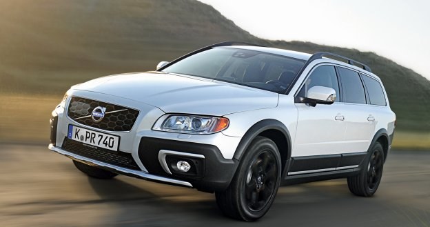 Wiosną br. modele Volvo z serii 60, 70 i 80 poddano modernizacji. Teraz ich oferta silnikowa uzupełniana jest o nowe jednostki. Na zdjęciu: Volvo XC70. /Volvo