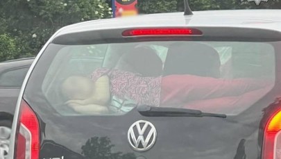 Wiózł córkę na półce bagażnika. "Ojciec roku" usłyszał zarzut
