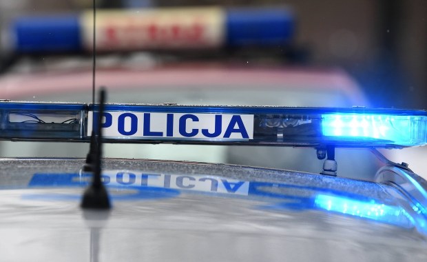 Wiozła dzieci w aucie, nie zatrzymała się do kontroli. 2-latek zmarł po dachowaniu