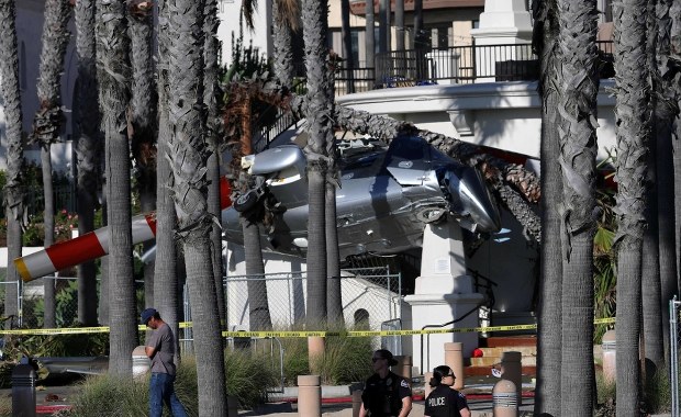 Wirowanie i katastrofa. Śmigłowiec rozbił się w Kalifornii. NAGRANIE