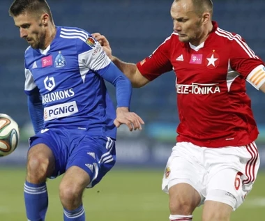 Wisła Kraków chce pogodzić plany transferowe z walką o licencję 