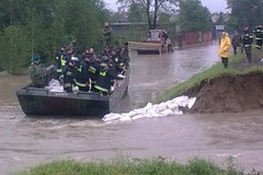 Wisła przerwała wał przeciwpowodziowy w Krakowie 