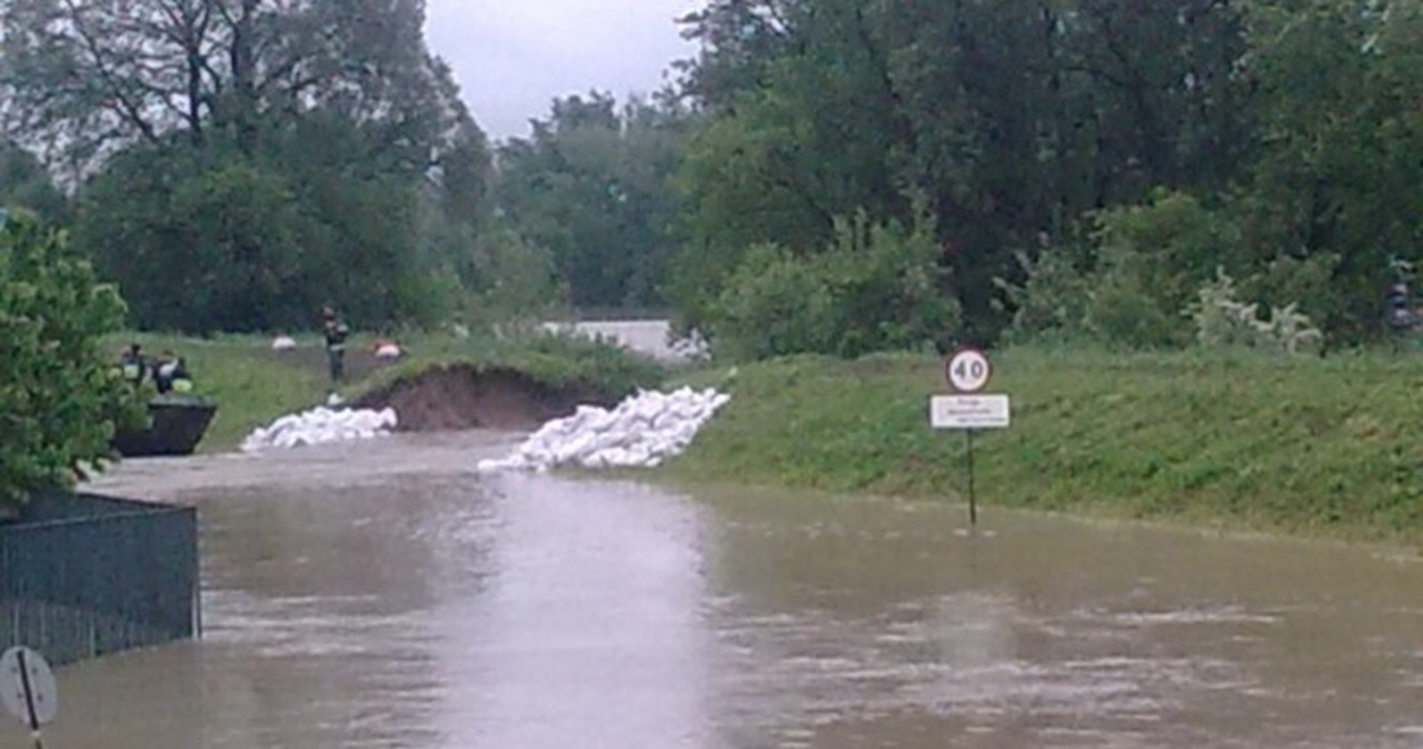 Wisła przerwała wał przeciwpowodziowy w Krakowie 