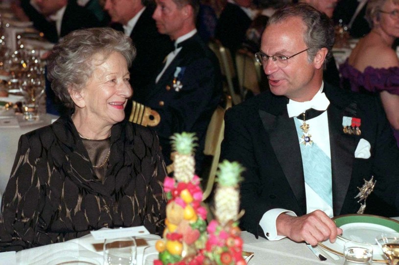 WIsława Szymborska na kolacji z królem Szwecji Karolem Gustawem /POOL New / Reuters / Forum /Agencja FORUM