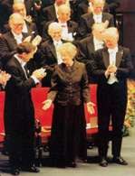 Wisława Szymborska podczas wręczania jej literackiej nagrody Nobla, 1996 /Encyklopedia Internautica