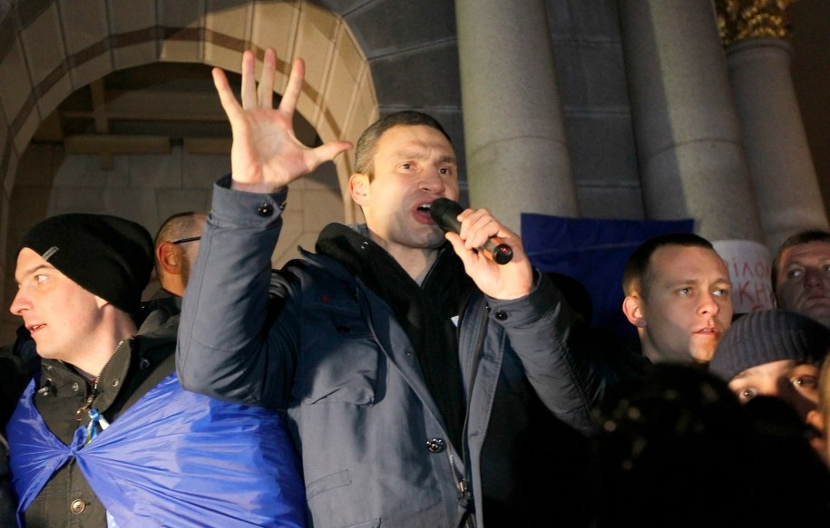 Witalij Kliczko przemawia na Majdanie /SERGEY DOLZHENKO /PAP/EPA