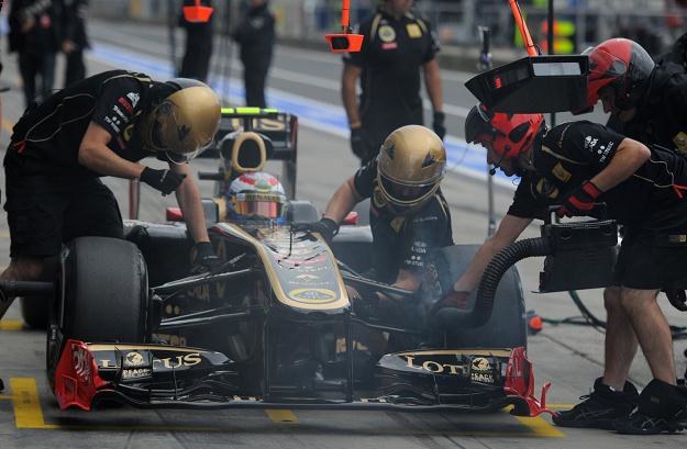 Witalij Pietrow straci miejsce w bolidzie Lotus-Renault? /AFP