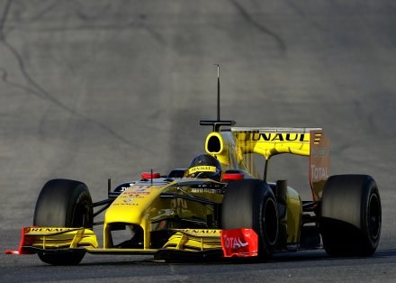 Witalij Pietrow w bolidze Renault /AFP
