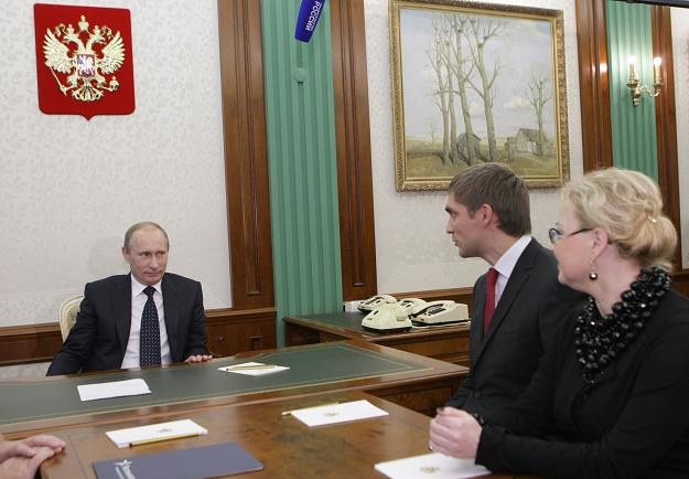 Witalij Pietrow (w środku) na spotkaniu z premierem Rosji Władimirem Putinem /AFP