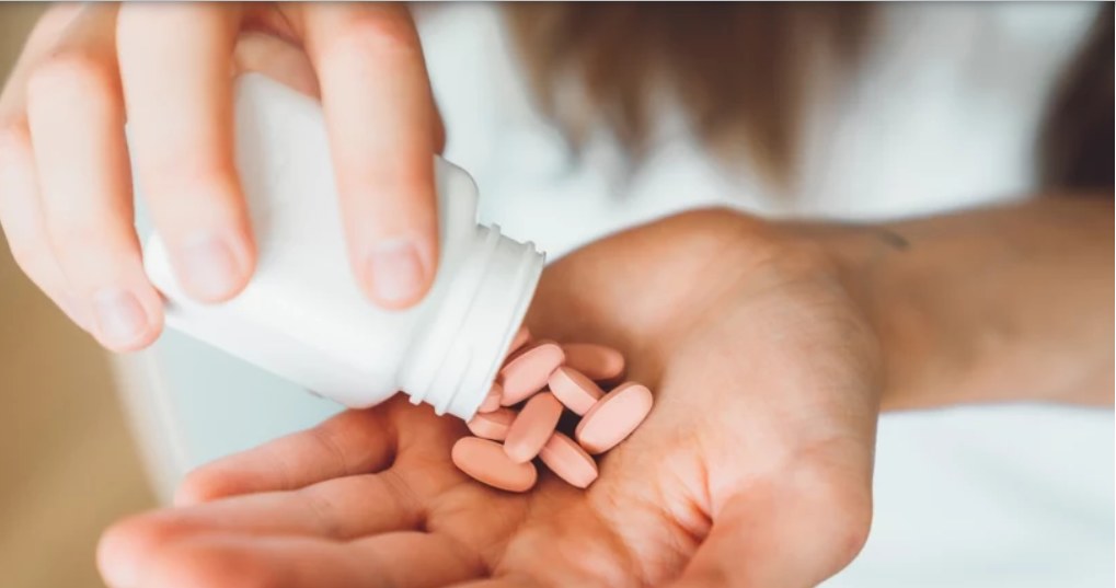 Witamina B3 wspiera produkcję kolagenu, łagodzi objawy zapalenia stawów i poprawia wydolność krążenia /123RF/PICSEL