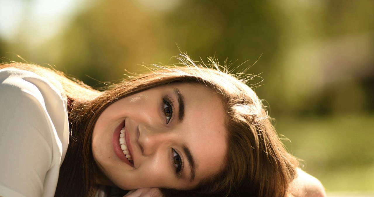 Witamina C i kwas ferulowy jesienią rozjaśni cerę /chris howard /pexels.com