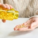 Witamina D3 spowalnia tempo starzenia komórkowego. Najnowsze wyniki badań dają nadzieje na długowieczność