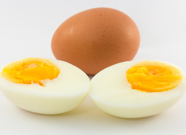 Witaminę D w dużej ilości znajdziecie również w jajkach /123RF/PICSEL