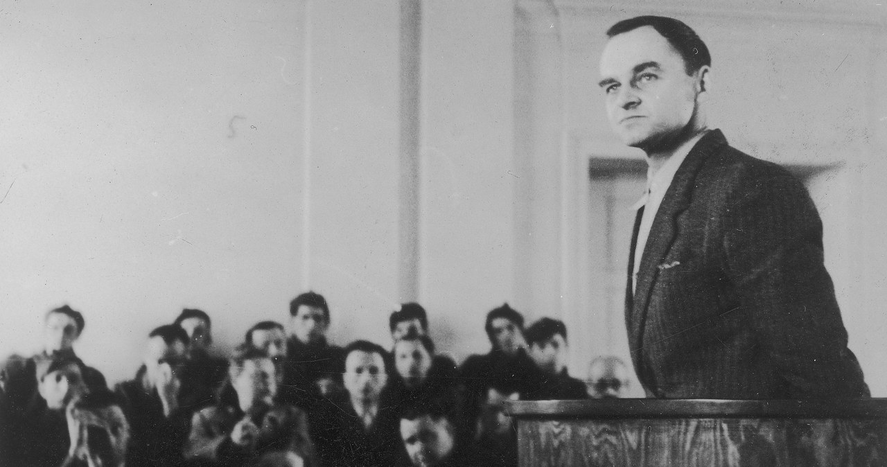 Witold Pilecki podczas sfingowanego procesu pokazowego w 1948 roku /Z archiwum Narodowego Archiwum Cyfrowego