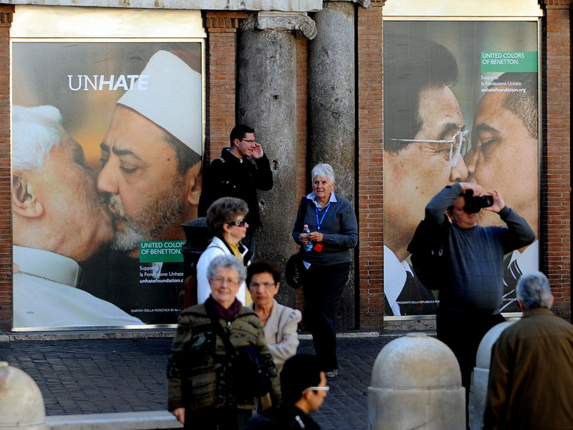 Witryny sklepu Benetton w pobliżu Fontanny di Trevi w Rzymie &nbsp; /AFP
